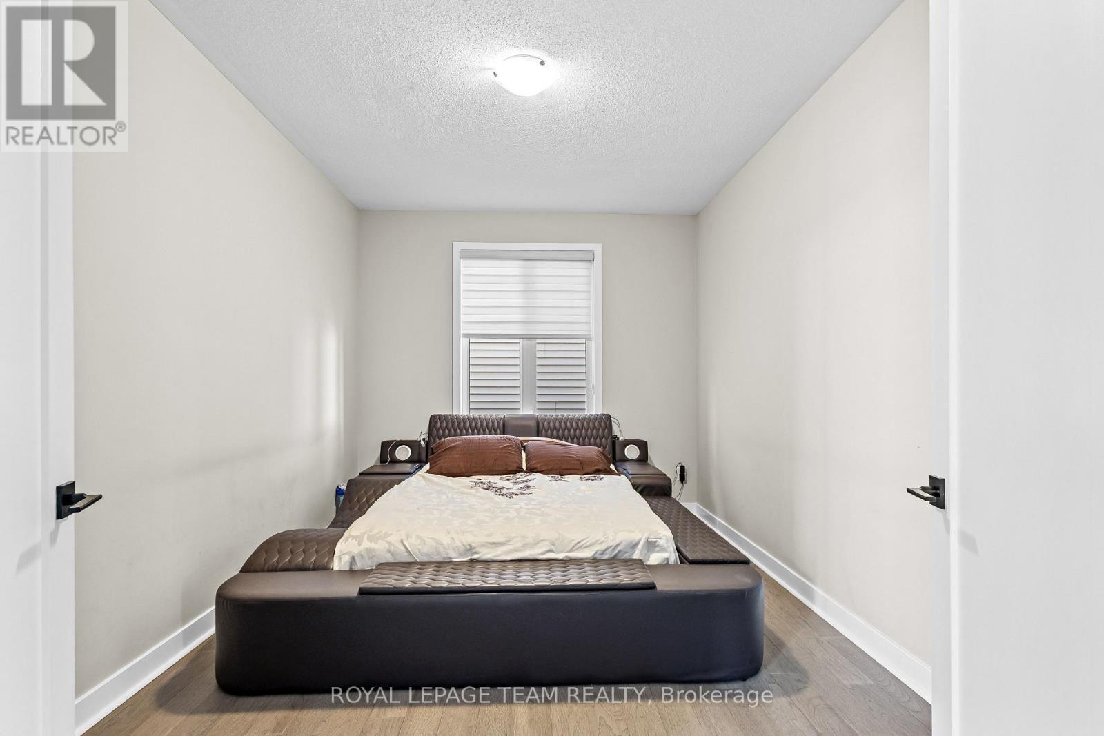 28 Dun Skipper Drive, Ottawa, ON - Indoor Photo Showing Bedroom