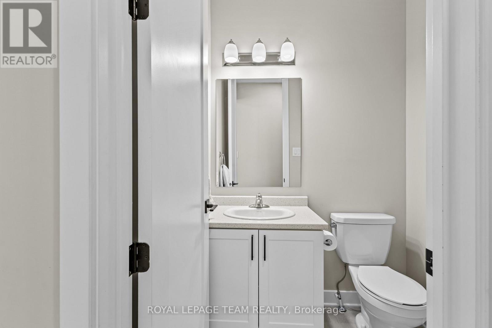 28 Dun Skipper Drive, Ottawa, ON - Indoor Photo Showing Bathroom
