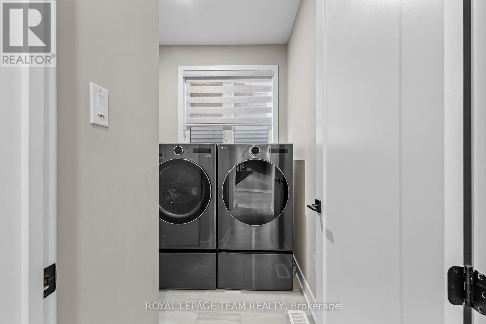 28 Dun Skipper Drive, Ottawa, ON - Indoor Photo Showing Laundry Room