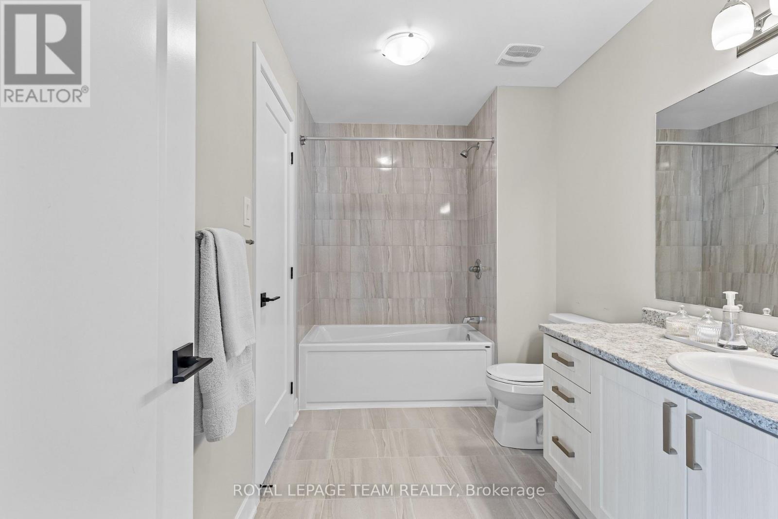 28 Dun Skipper Drive, Ottawa, ON - Indoor Photo Showing Bathroom