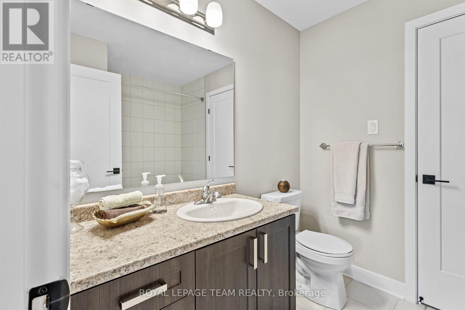 28 Dun Skipper Drive, Ottawa, ON - Indoor Photo Showing Bathroom