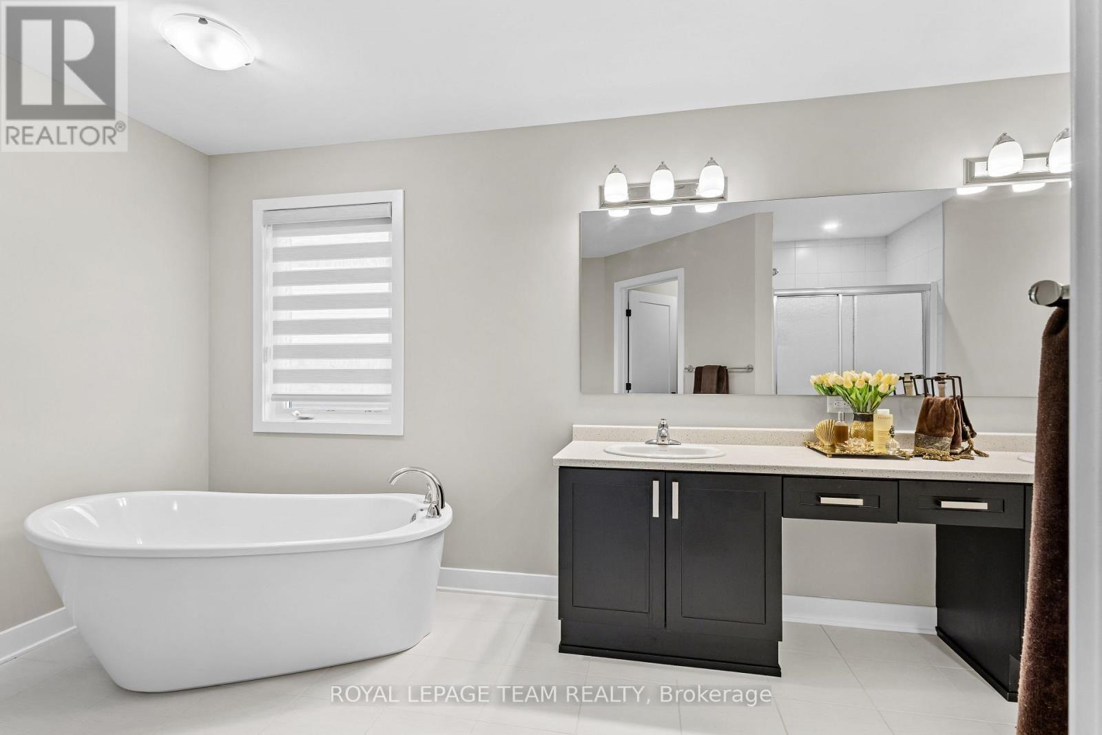 28 Dun Skipper Drive, Ottawa, ON - Indoor Photo Showing Bathroom