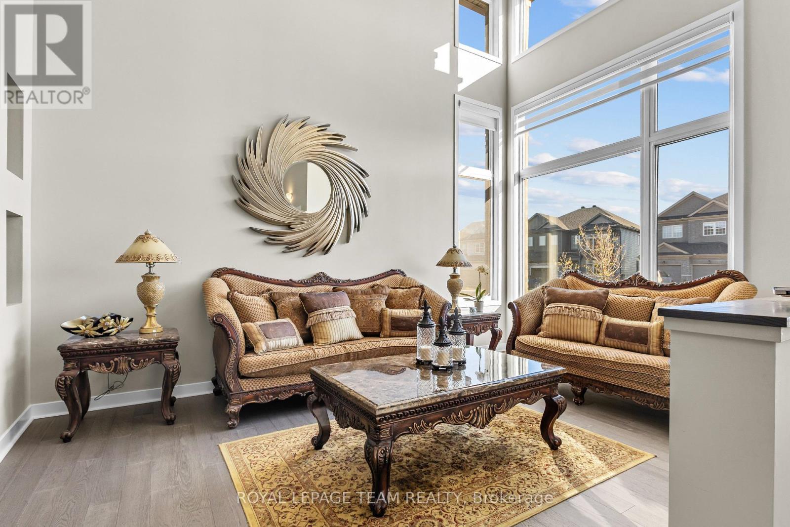 28 Dun Skipper Drive, Ottawa, ON - Indoor Photo Showing Living Room