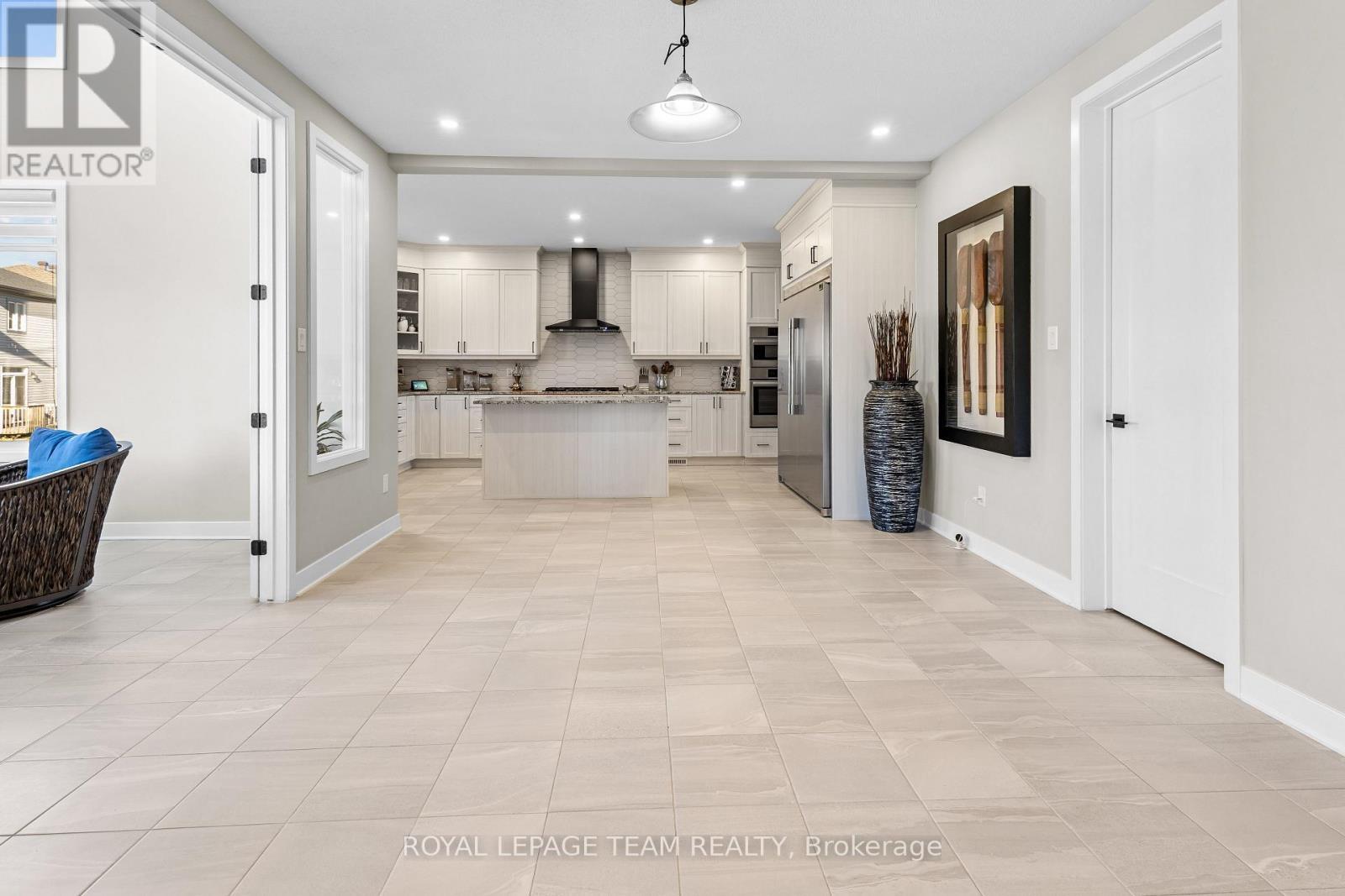 28 Dun Skipper Drive, Ottawa, ON - Indoor Photo Showing Kitchen