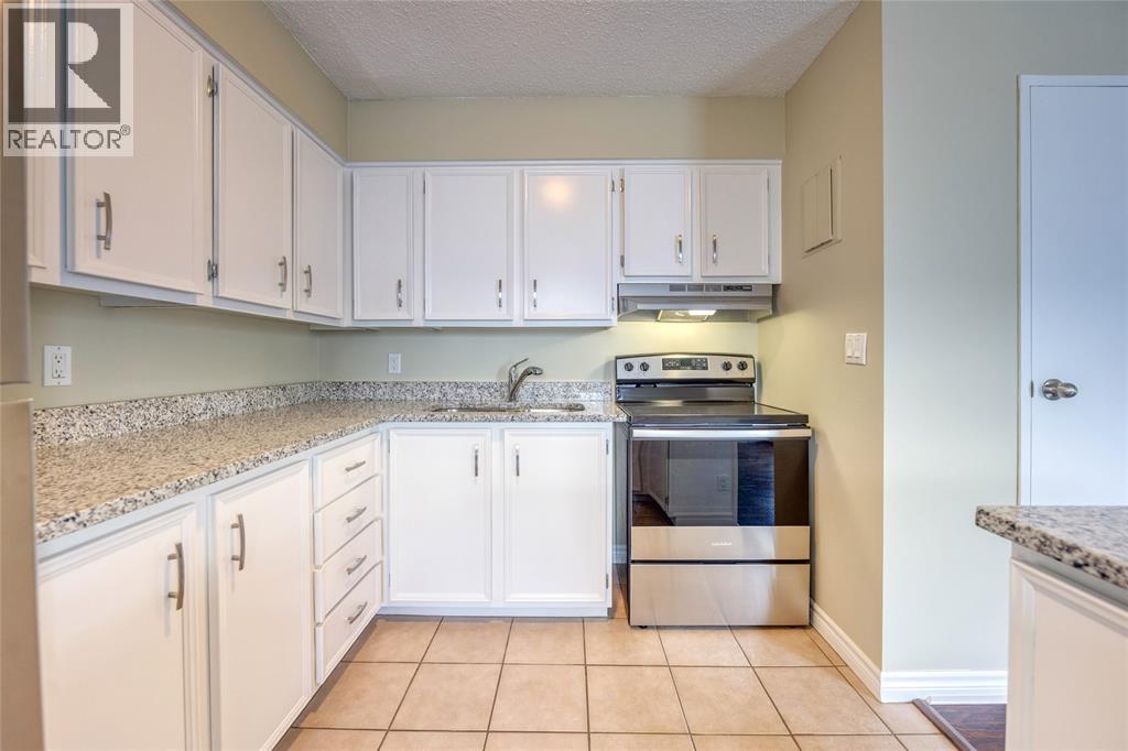 155 Front Street North Unit# 1103, Sarnia, ON - Indoor Photo Showing Kitchen