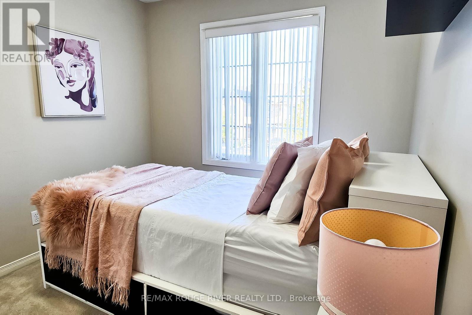 74 Meadow Wood Crescent, Hamilton, ON - Indoor Photo Showing Bedroom
