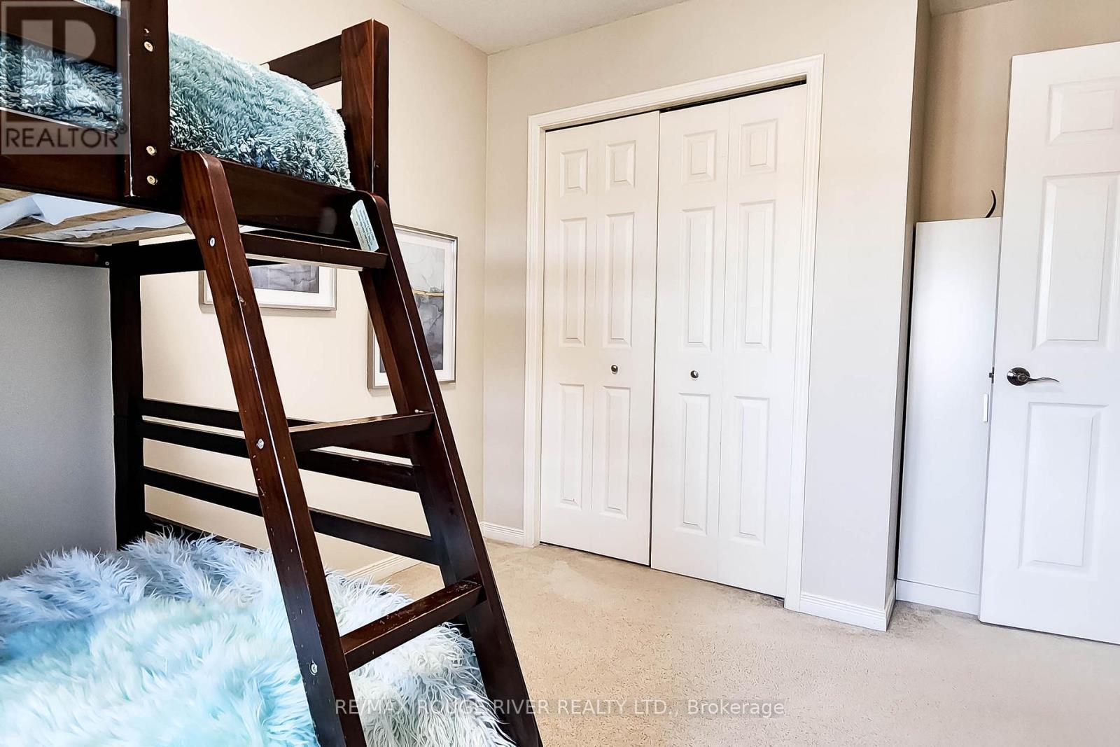 74 Meadow Wood Crescent, Hamilton, ON - Indoor Photo Showing Bedroom