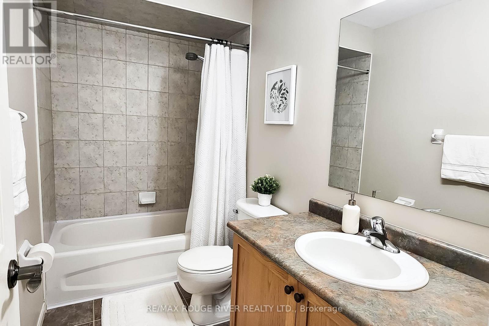 74 Meadow Wood Crescent, Hamilton, ON - Indoor Photo Showing Bathroom