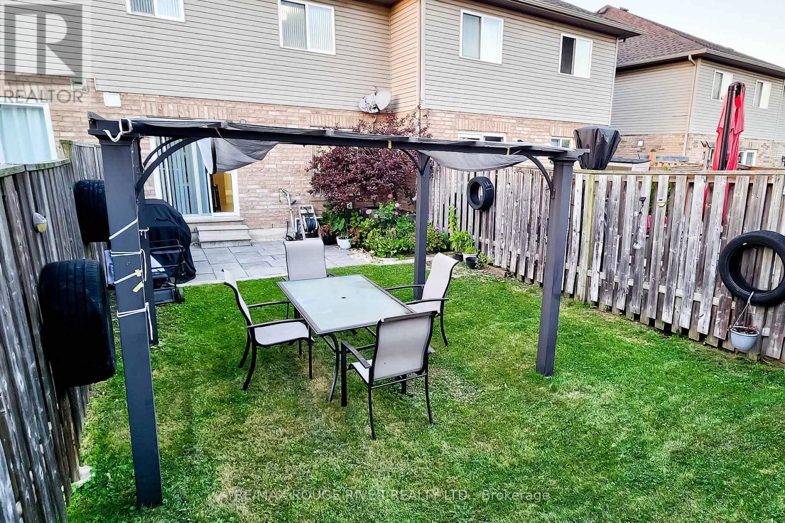 74 Meadow Wood Crescent, Hamilton, ON - Outdoor With Deck Patio Veranda With Exterior