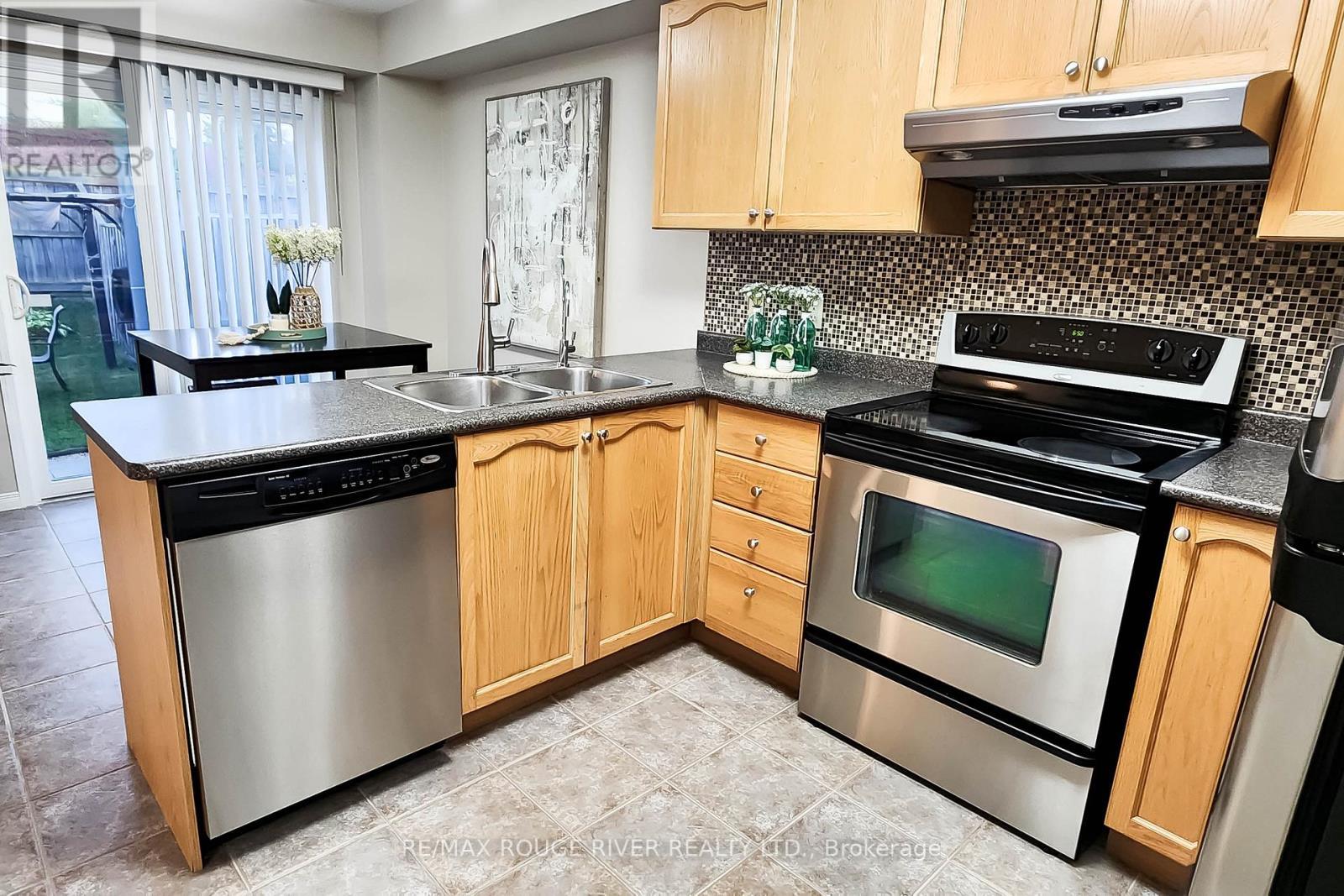 74 Meadow Wood Crescent, Hamilton, ON - Indoor Photo Showing Kitchen With Stainless Steel Kitchen With Double Sink