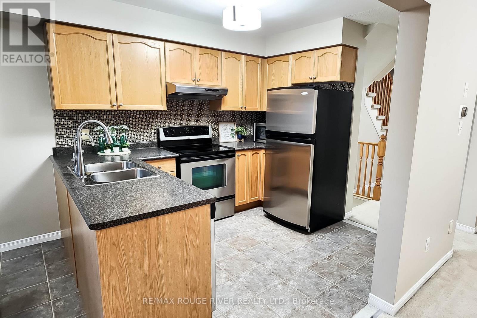 74 Meadow Wood Crescent, Hamilton, ON - Indoor Photo Showing Kitchen With Stainless Steel Kitchen With Double Sink