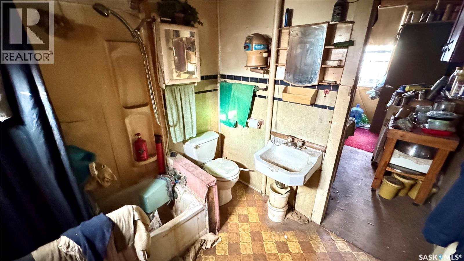 400 Central Avenue, Kenaston, SK - Indoor