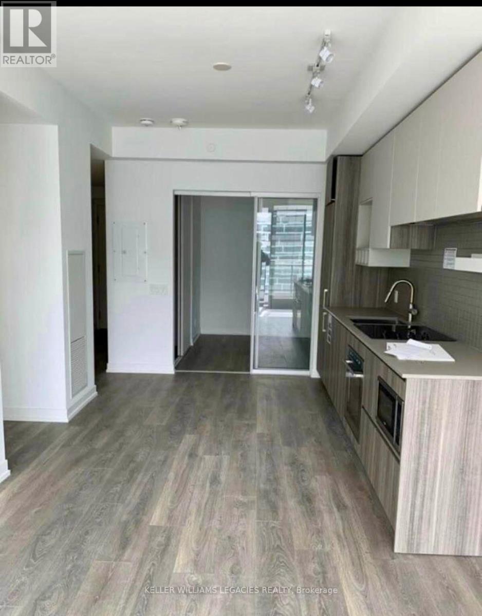 1107 - 5 Buttermill Avenue, Vaughan, ON - Indoor Photo Showing Kitchen