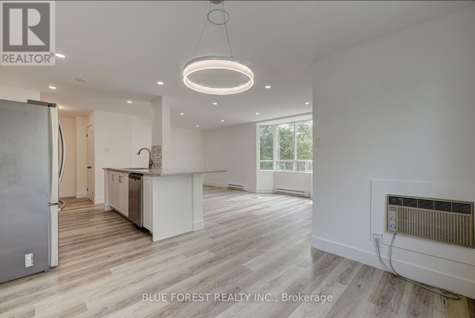 301 - 76 Base Line Road W, London South (South E), ON - Indoor