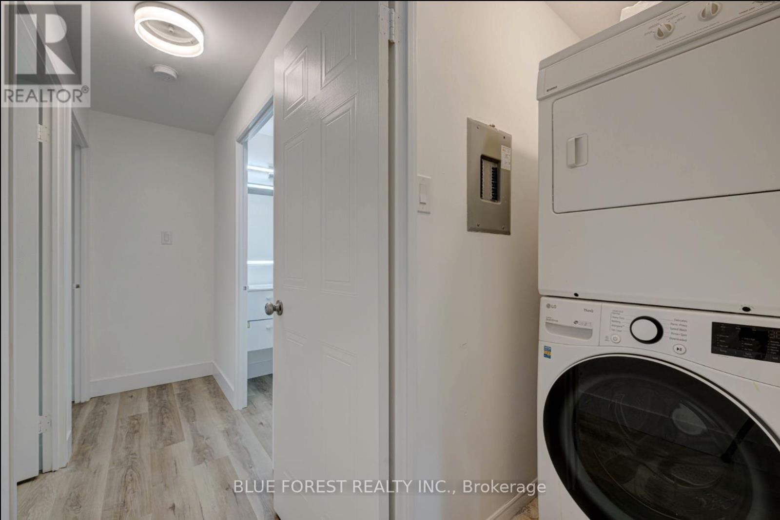 301 - 76 Base Line Road W, London South (South E), ON - Indoor Photo Showing Laundry Room