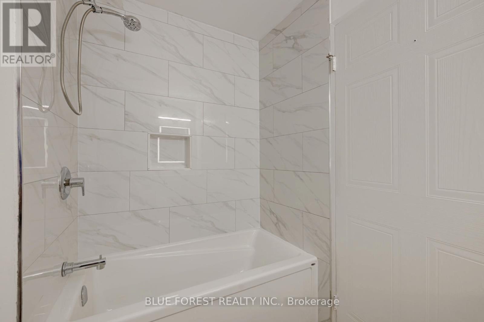 301 - 76 Base Line Road W, London South (South E), ON - Indoor Photo Showing Bathroom