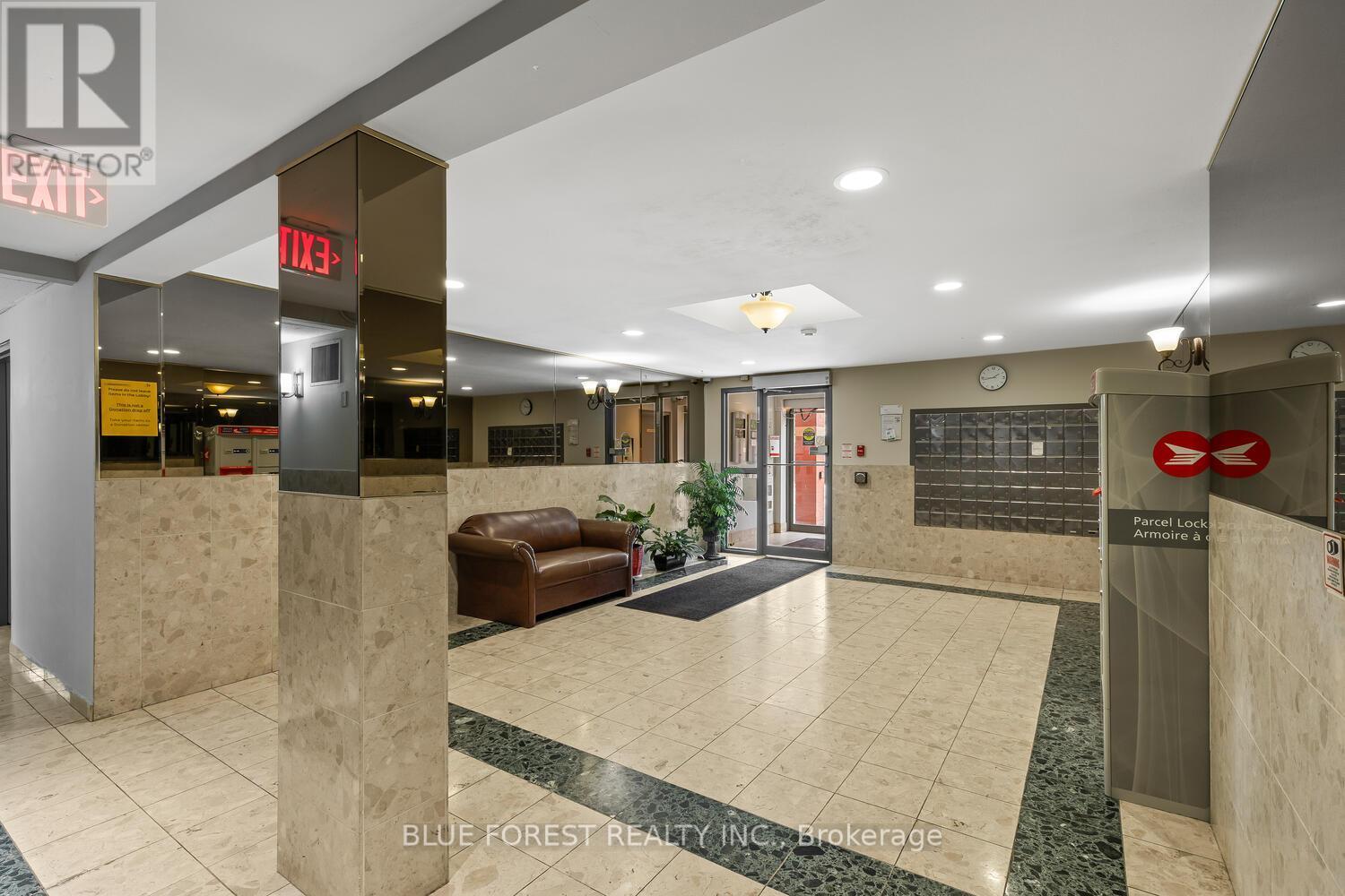 301 - 76 Base Line Road W, London South (South E), ON - Indoor