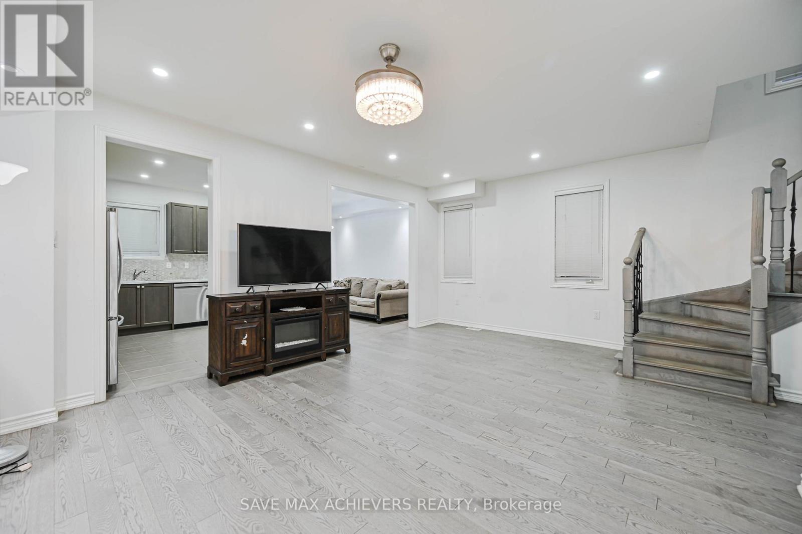 4 Hashmi Place, Brampton, ON - Indoor