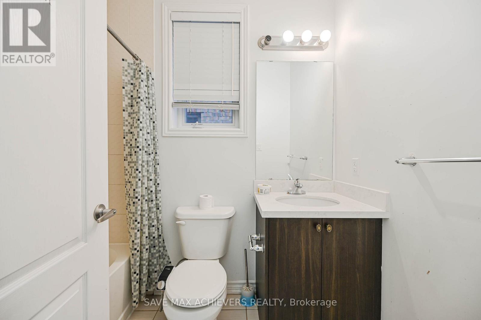 4 Hashmi Place, Brampton, ON - Indoor Photo Showing Bathroom