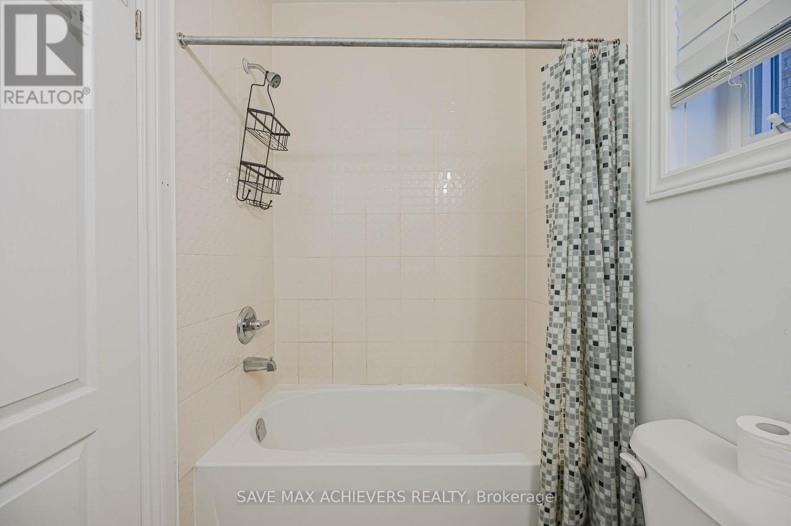 4 Hashmi Place, Brampton, ON - Indoor Photo Showing Bathroom