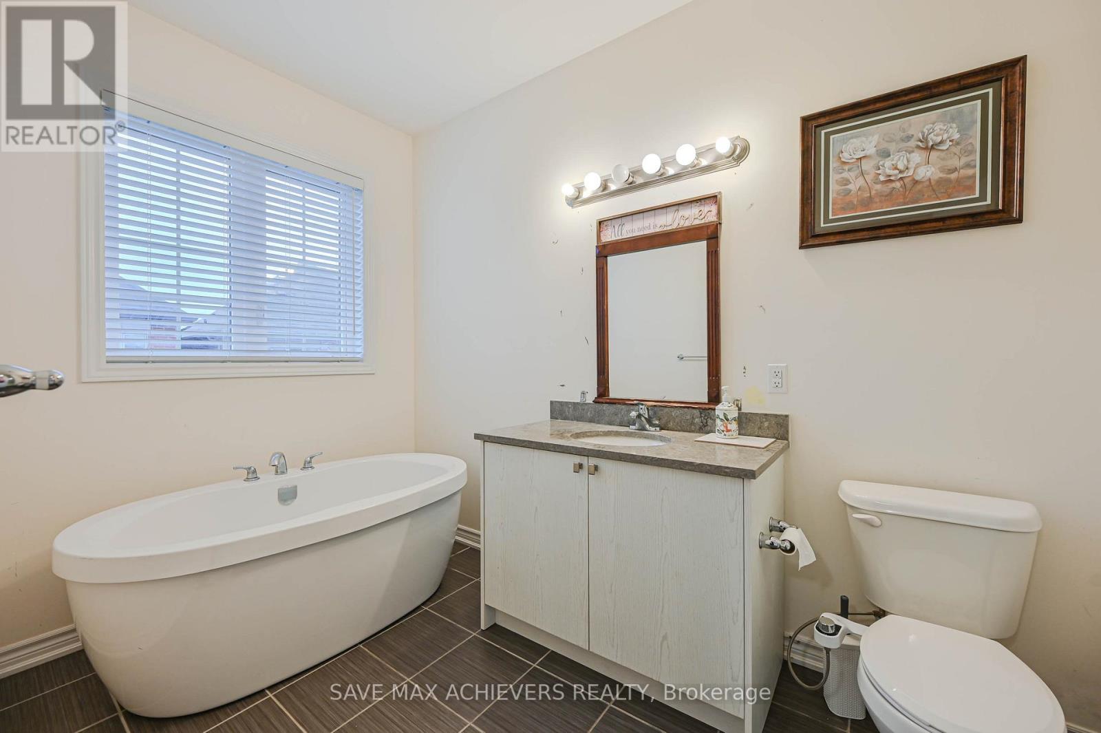 4 Hashmi Place, Brampton, ON - Indoor Photo Showing Bathroom