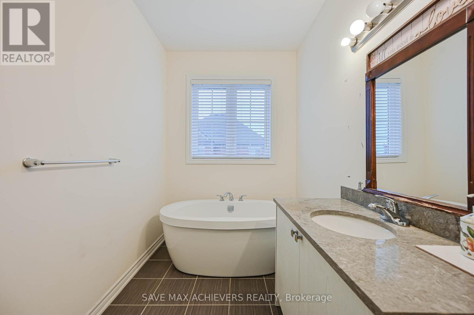 4 Hashmi Place, Brampton, ON - Indoor Photo Showing Bathroom