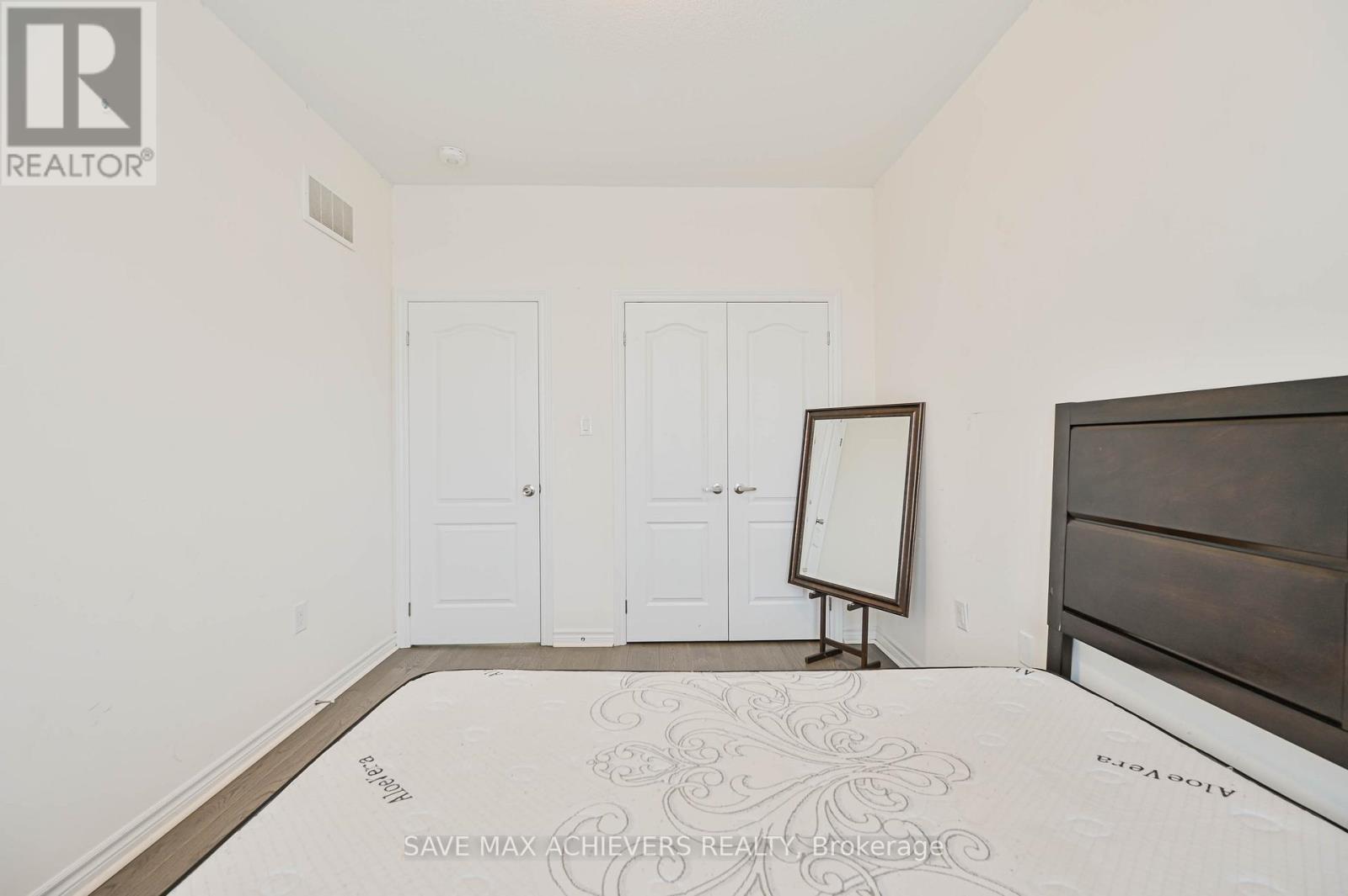 4 Hashmi Place, Brampton, ON - Indoor