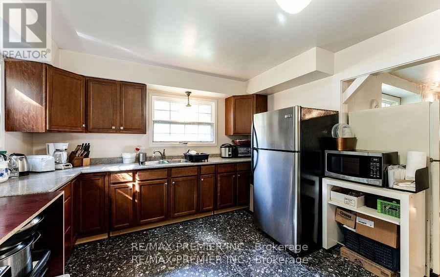 3722 Old Scugog Road, Clarington, ON - Indoor Photo Showing Kitchen With Double Sink