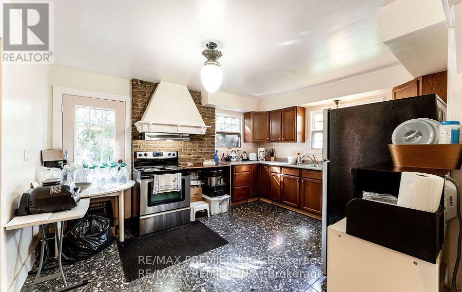 3722 Old Scugog Road, Clarington, ON - Indoor Photo Showing Kitchen With Double Sink