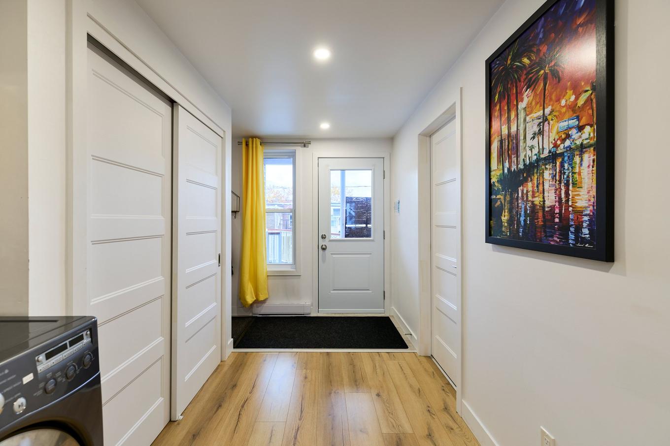 Hall d'entrée/Vestibule - 974 Rue Ste-Ursule, Trois-Rivières, QC - Indoor Photo Showing Other Room