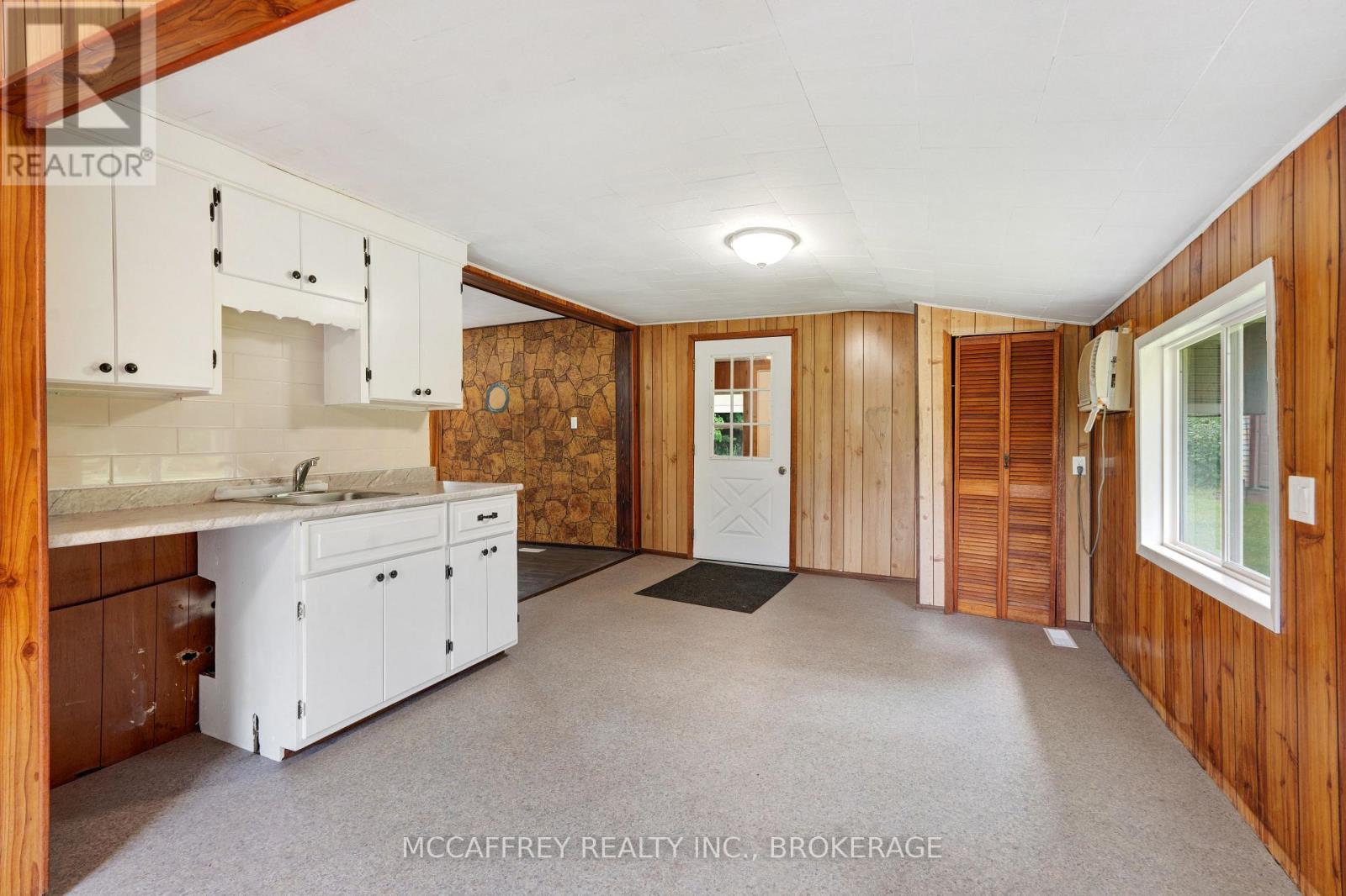 333 Burridge Road, Frontenac (Frontenac South), ON - Indoor Photo Showing Other Room