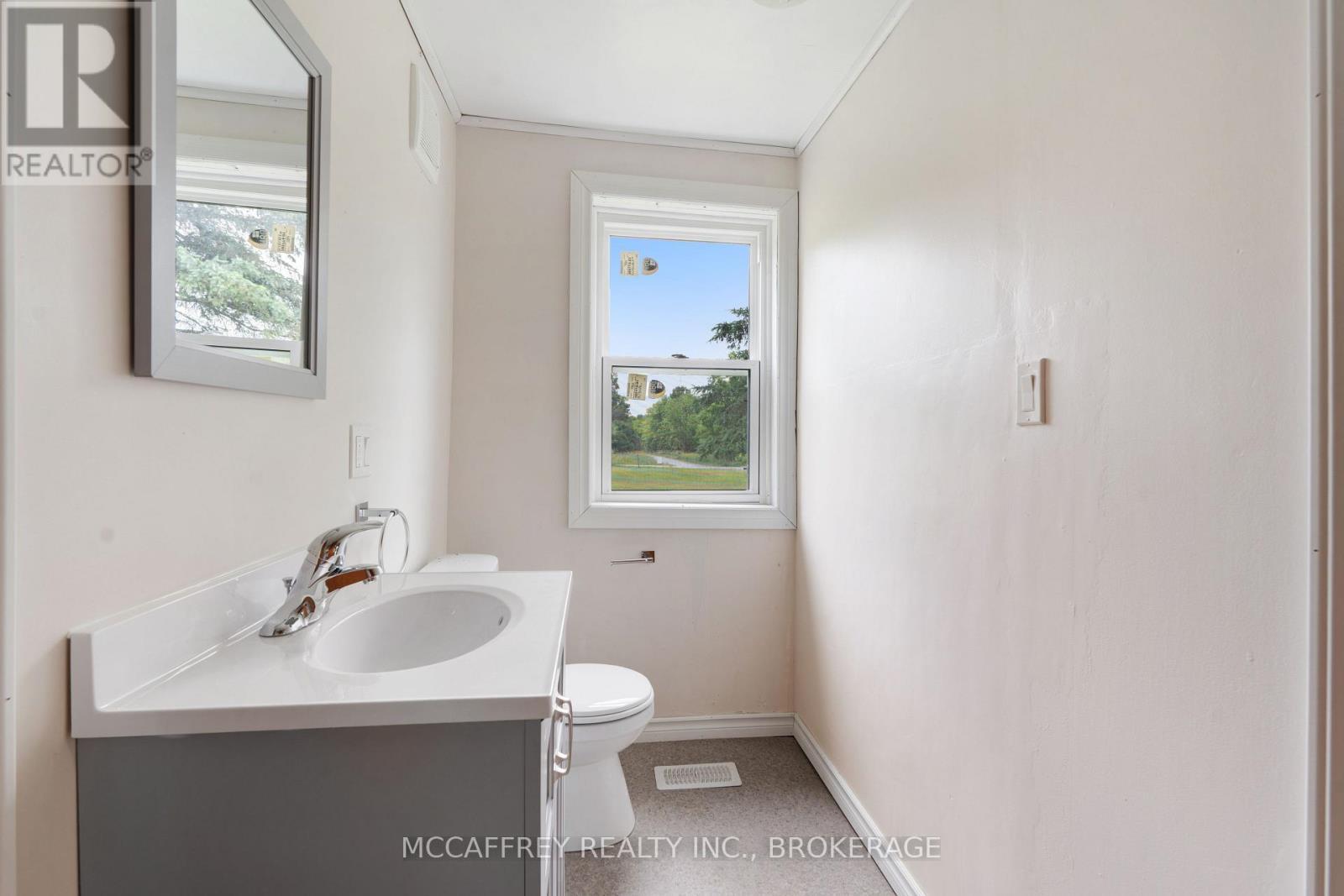 333 Burridge Road, Frontenac (Frontenac South), ON - Indoor Photo Showing Bathroom