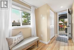 In-law / main entrance. -