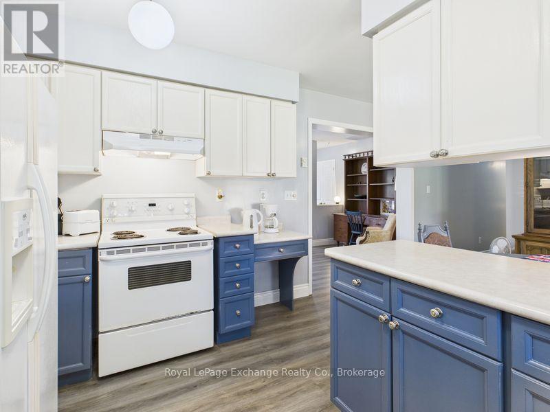2 - 390 Macdougall Drive, Kincardine, ON - Indoor Photo Showing Kitchen