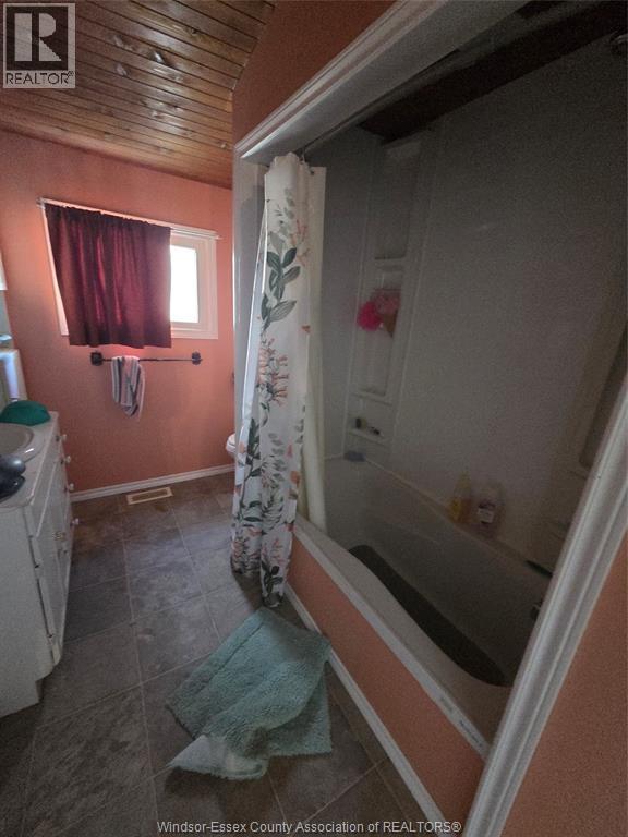 434 Isaac Street, Dresden, ON - Indoor Photo Showing Bathroom