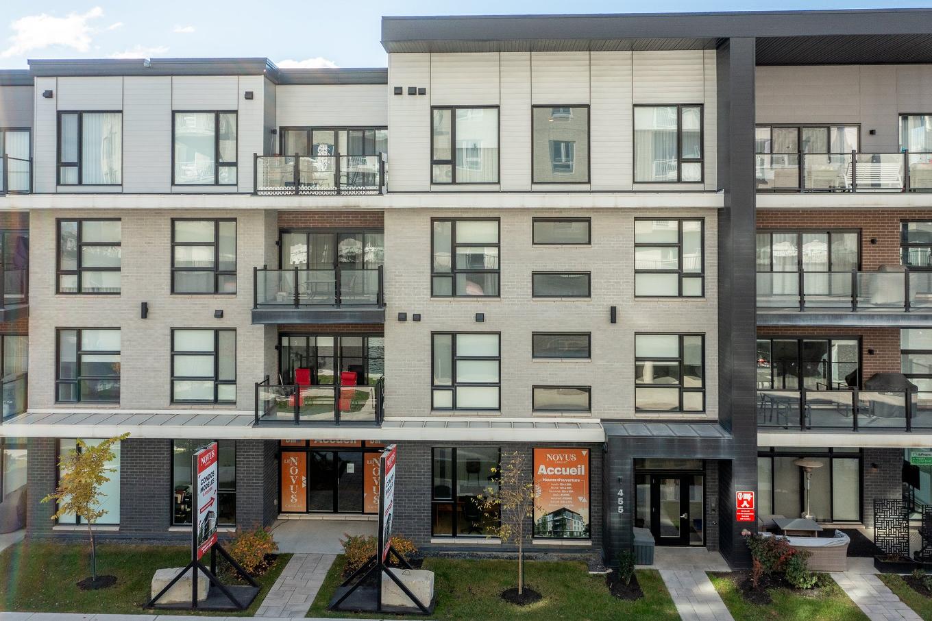 Frontage - 305-455 Rue Des Marronniers, Candiac, QC - Outdoor With Facade