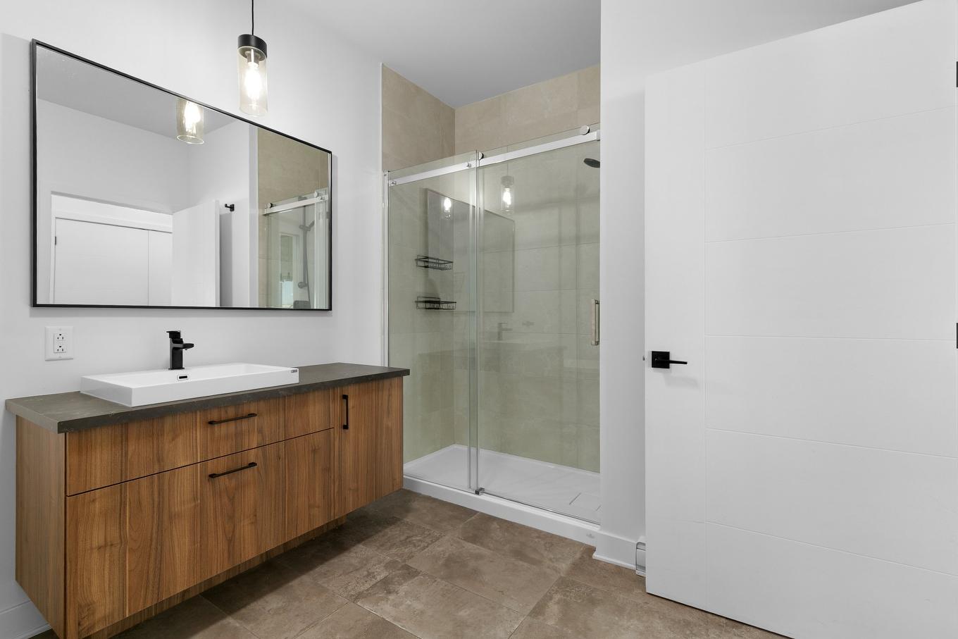 Bathroom - 305-455 Rue Des Marronniers, Candiac, QC - Indoor Photo Showing Bathroom