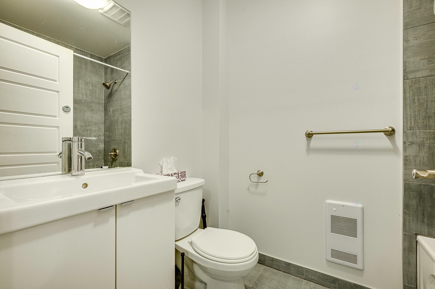 Bathroom - 6481 Rue Morin, Val-Morin, QC - Indoor Photo Showing Bathroom