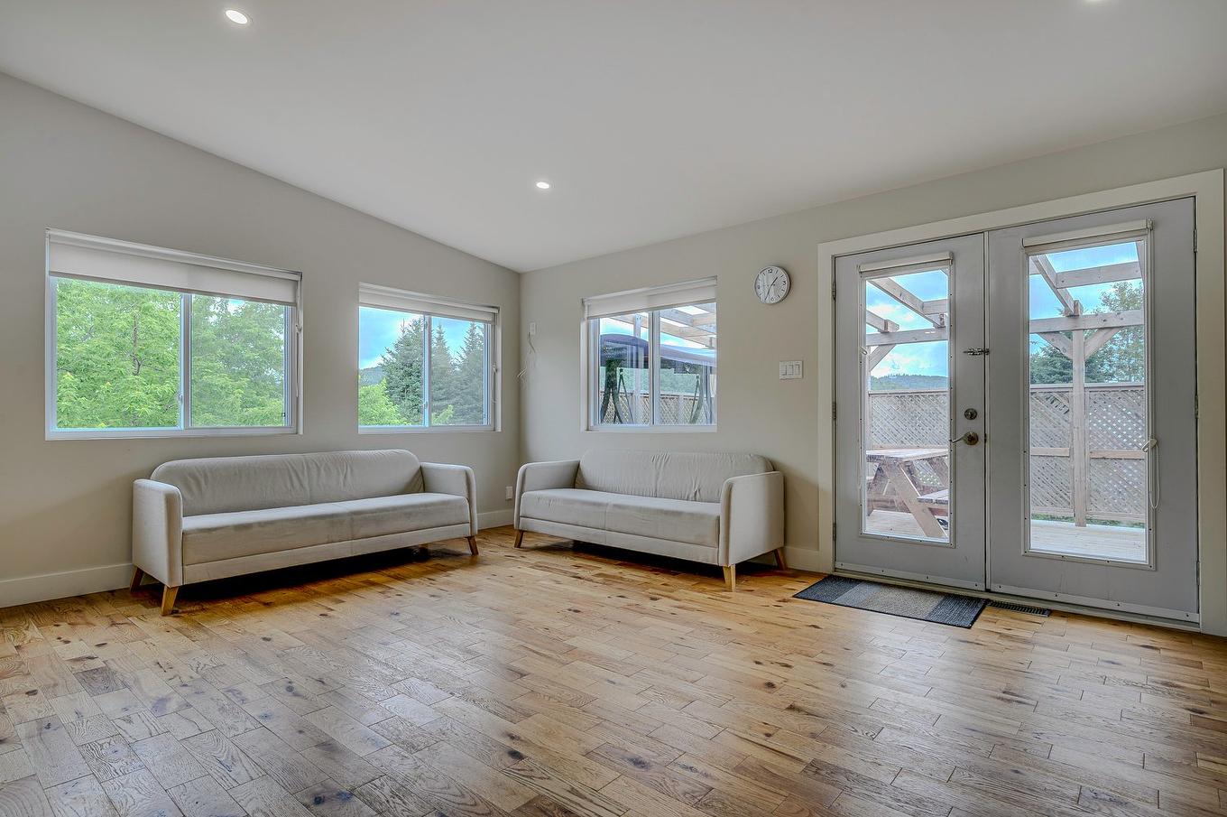 Salon - 6481 Rue Morin, Val-Morin, QC - Indoor Photo Showing Bedroom