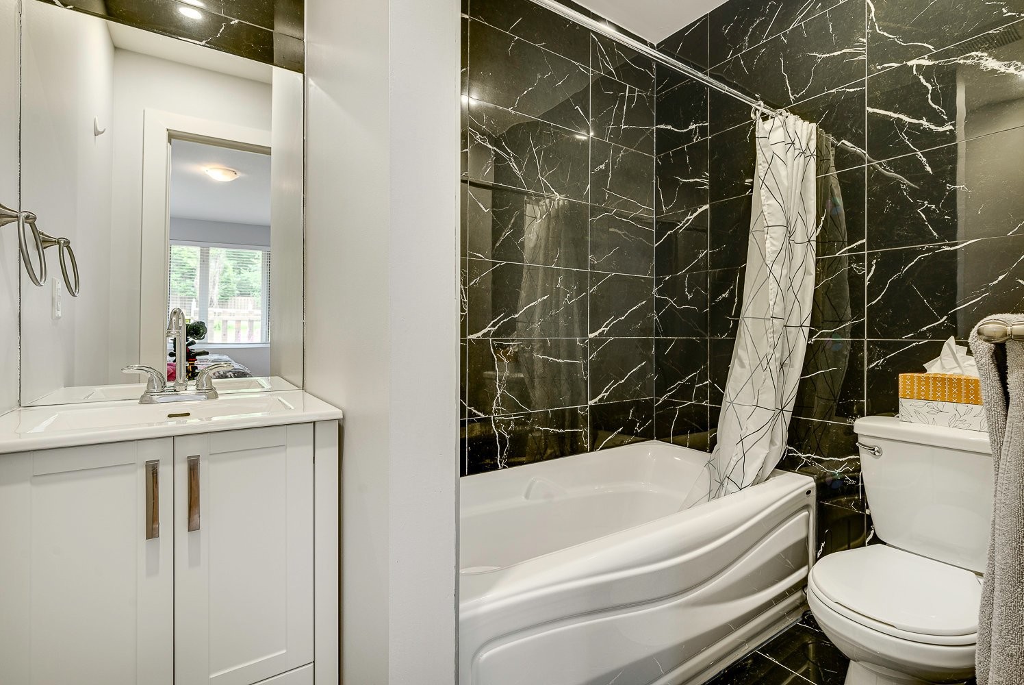 Bathroom - 6481 Rue Morin, Val-Morin, QC - Indoor Photo Showing Bathroom