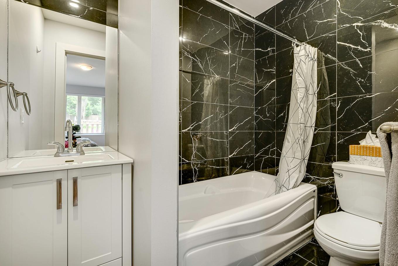 Salle de bains - 6481 Rue Morin, Val-Morin, QC - Indoor Photo Showing Bathroom