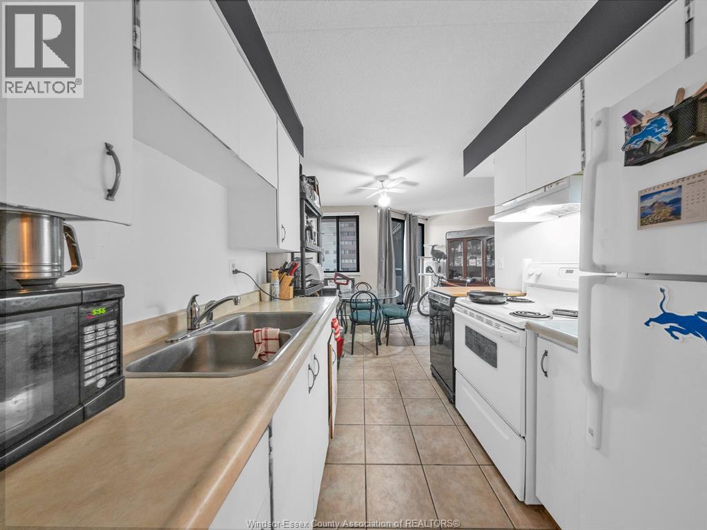 150 Park Unit# 1204, Windsor, ON - Indoor Photo Showing Kitchen With Double Sink