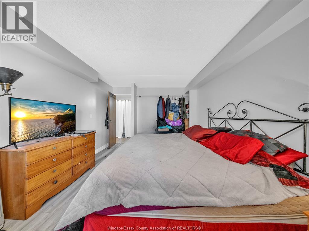 150 Park Unit# 1204, Windsor, ON - Indoor Photo Showing Bedroom