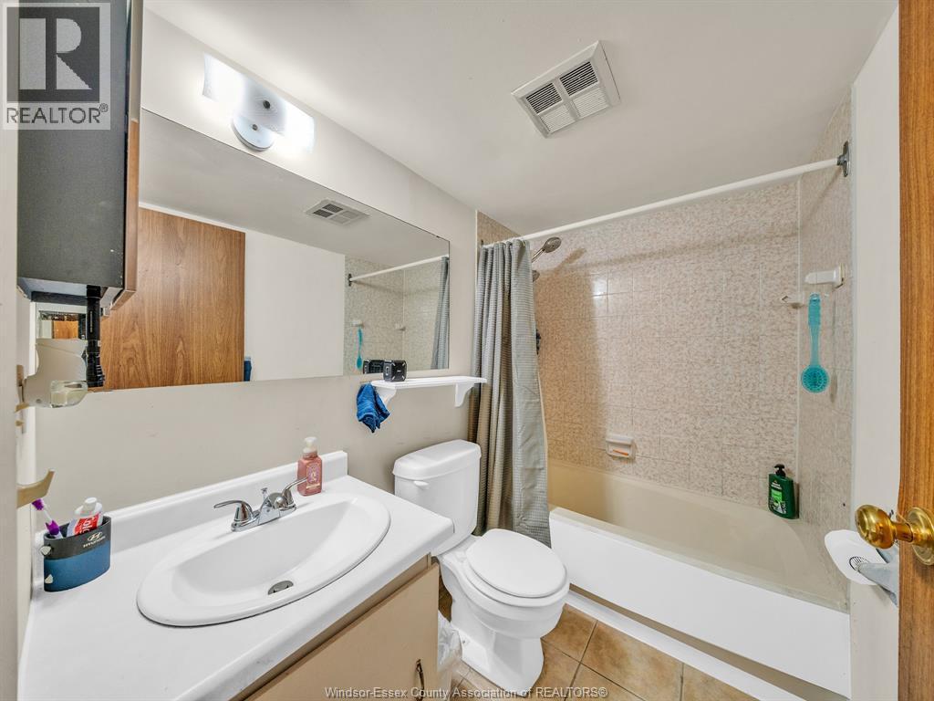 150 Park Unit# 1204, Windsor, ON - Indoor Photo Showing Bathroom