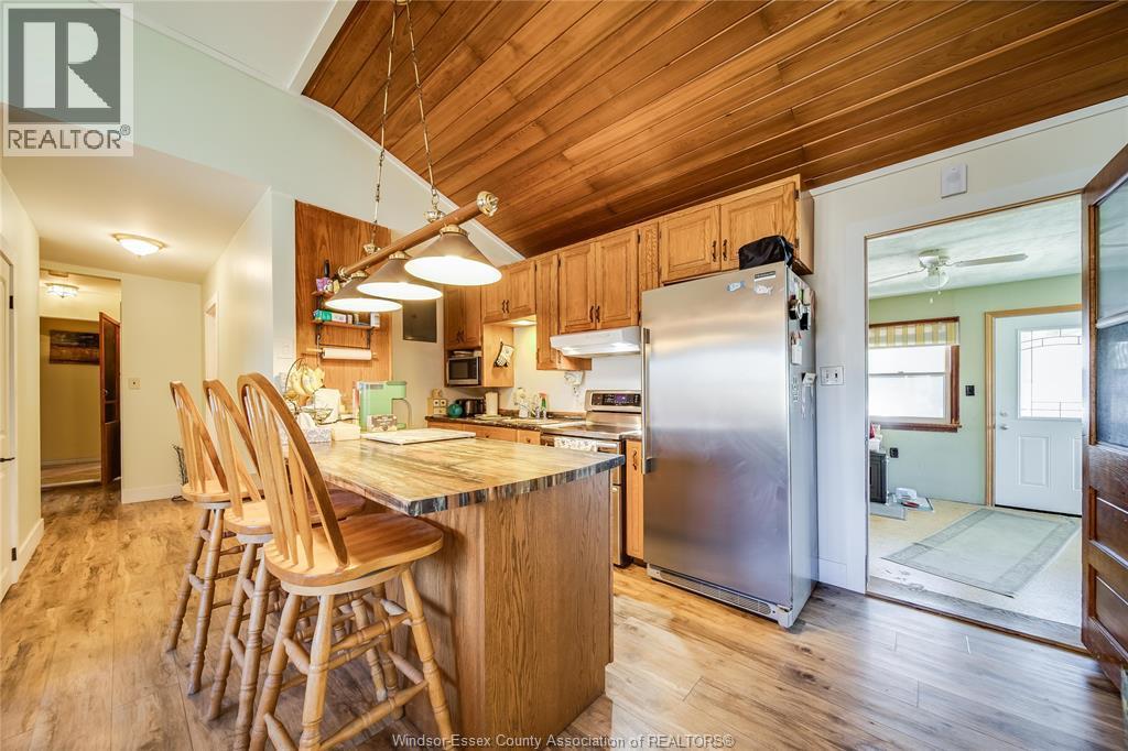 20966 Pier Road, Wheatley, ON - Indoor Photo Showing Kitchen