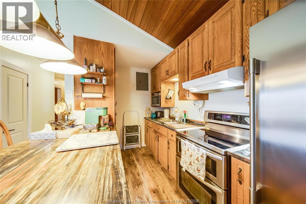 20966 Pier Road, Wheatley, ON - Indoor Photo Showing Kitchen