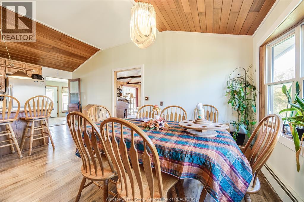 20966 Pier Road, Wheatley, ON - Indoor Photo Showing Dining Room