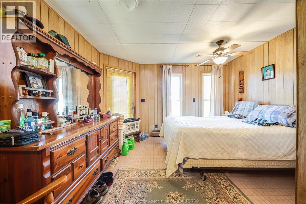 20966 Pier Road, Wheatley, ON - Indoor Photo Showing Bedroom