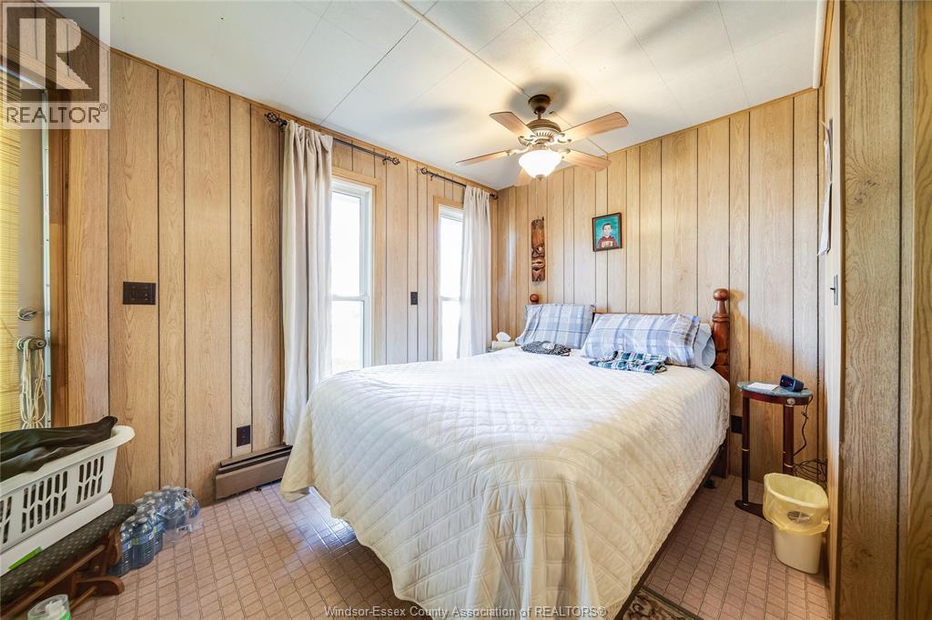 20966 Pier Road, Wheatley, ON - Indoor Photo Showing Bedroom