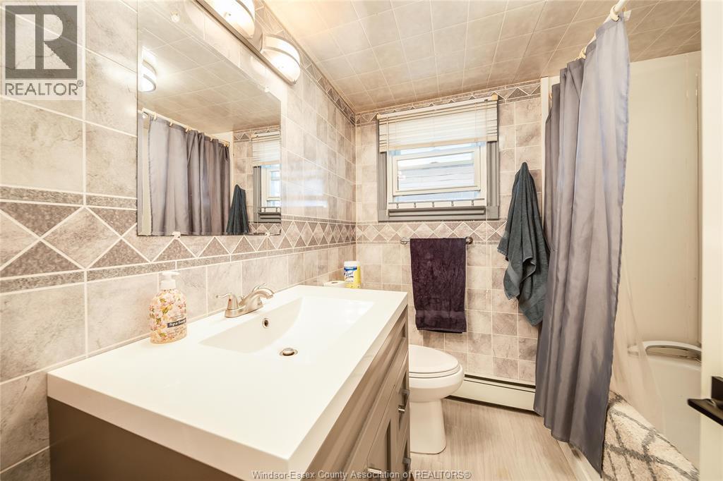 20966 Pier Road, Wheatley, ON - Indoor Photo Showing Bathroom